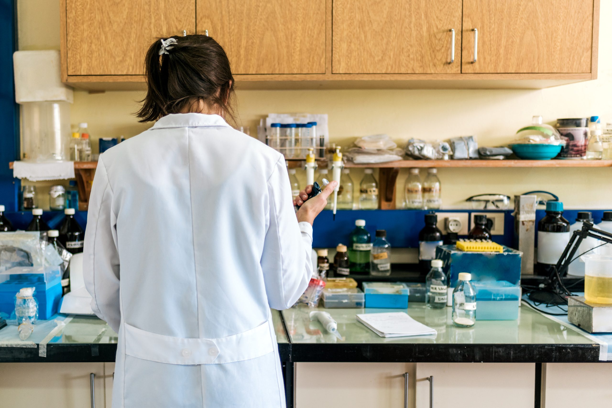 female-scientist-working-in-lab